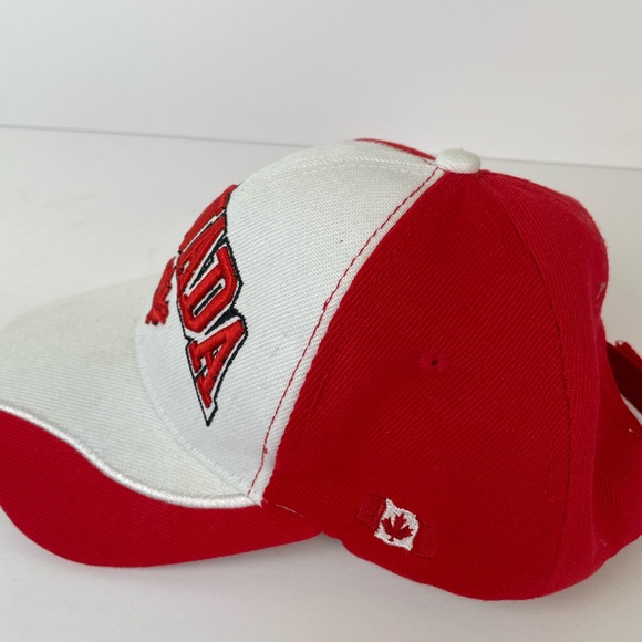 Canada Red and white Baseball Cap - Picture 3 of 6